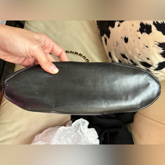 Vintage CHANEL quilted leather bag - Picture 9 of 10